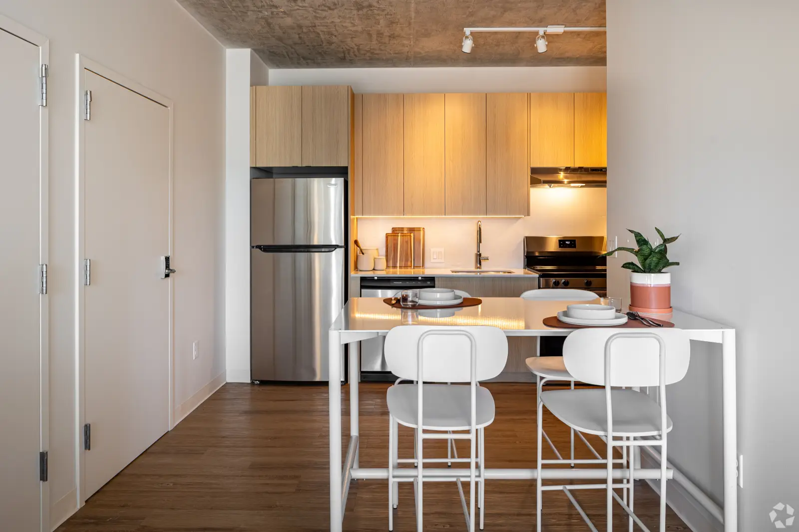 4x4 1344sf Dining Room