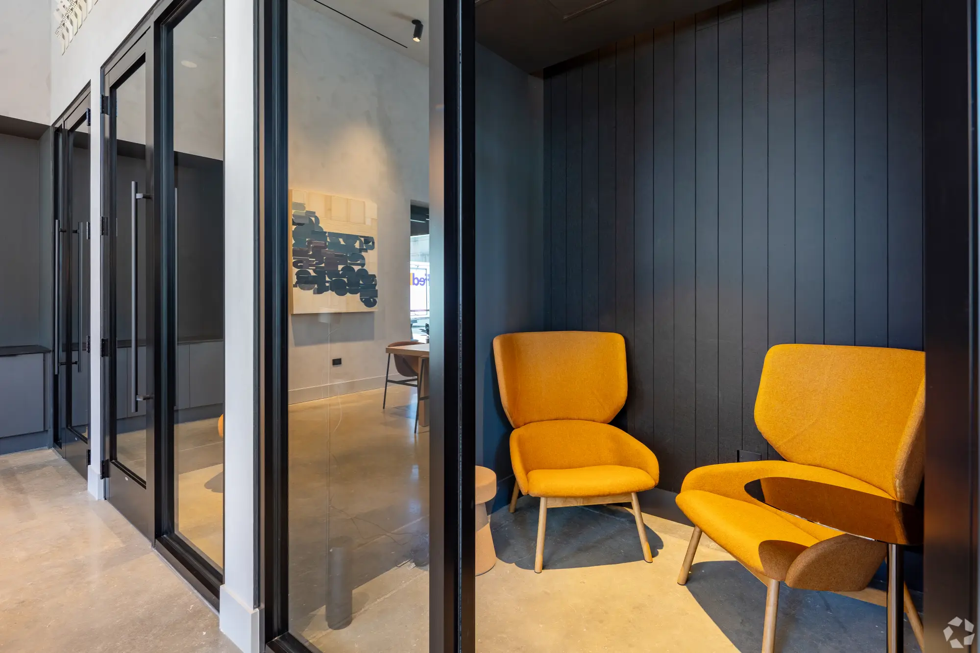 Co-working rooms Straits Row - Chicago South Loop apartments