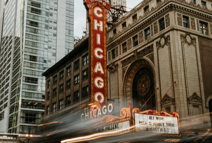 When to Sign a Lease for Student Apartments Chicago 2026